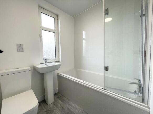 3 bed House to rent Image 7