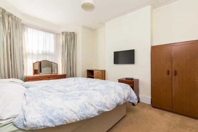 Bloemfontein Road 44 - bed.jpg