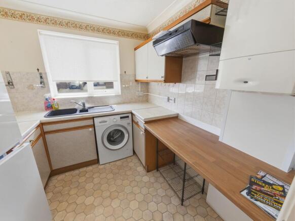 2 bed Semi-Detached Bungalow for sale Image 6