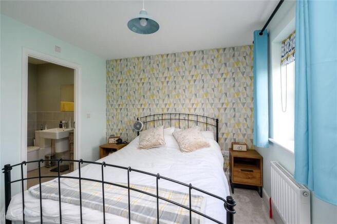 4 bed Semi-Detached for sale Image 9