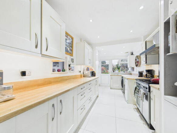 CAM01354G0-PR0617-STILL008