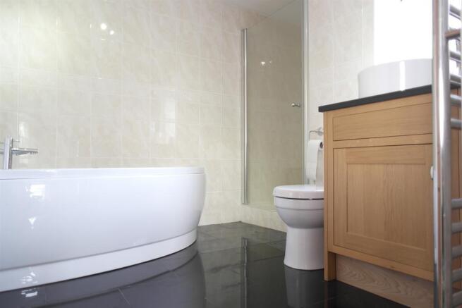 MASTER ENSUITE