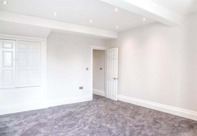 5 bed House for sale Image 12