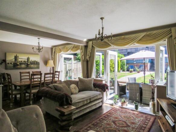 LOUNGE AREA