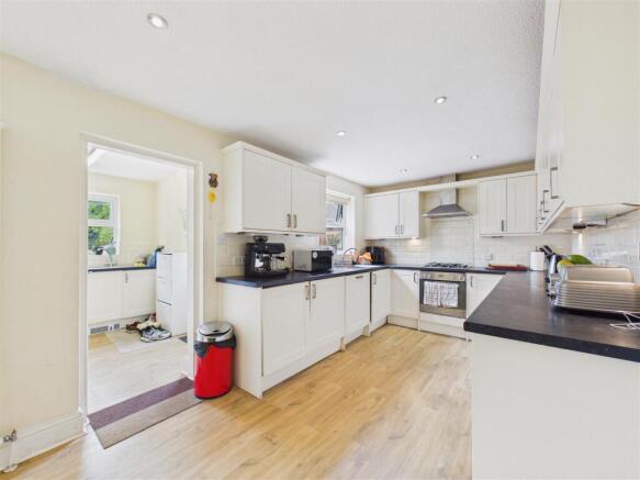 4 bed Detached for sale Image 4