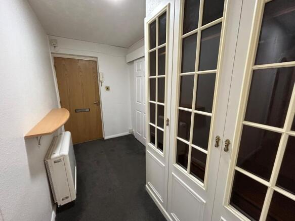 2 bed Flat to rent Image 12