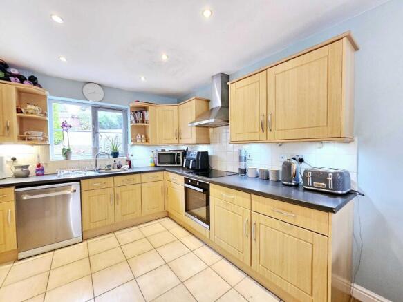 3 bed Detached for sale Image 4