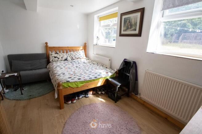 4 bed Semi-Detached for sale Image 9