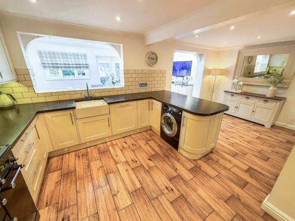 kitchen2.jpg