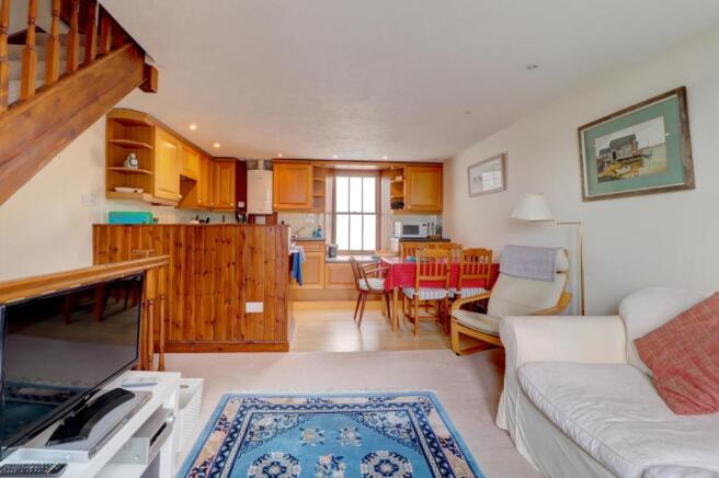 Lounge Kitchen 2.jpg