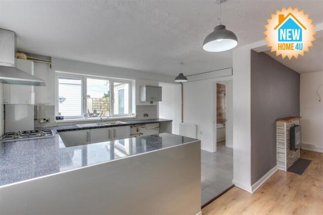 KITCHEN / DINING ROOM:
