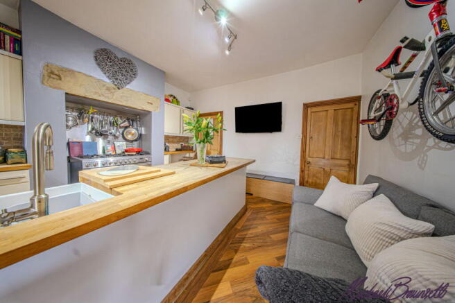 3 bed Semi-Detached for sale Image 8