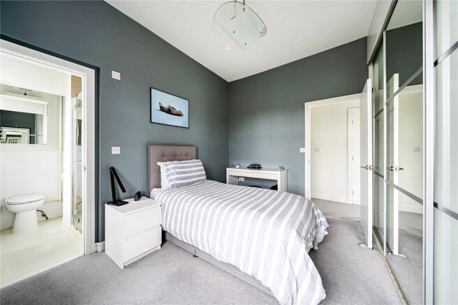 5 bed Detached for sale Image 8