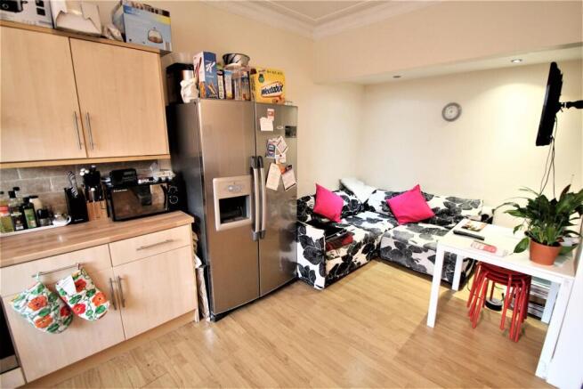5 bed Terraced to rent Image 4