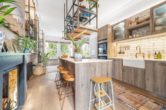 Kitchen (2).JPG