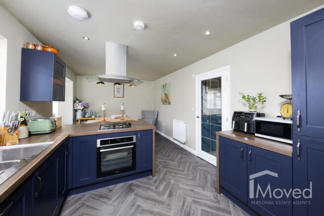 4 bed Detached for sale Image 6