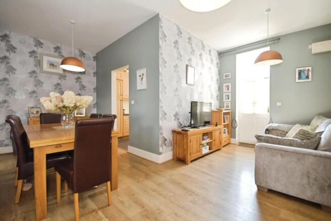 DINING ROOM LOUNGE 01.jpg