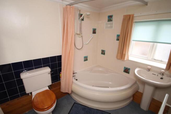 BATHROOM/W.C.