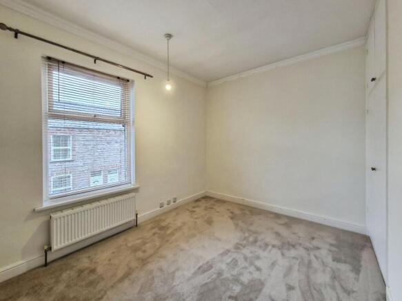 2 bed Terraced to rent Image 8