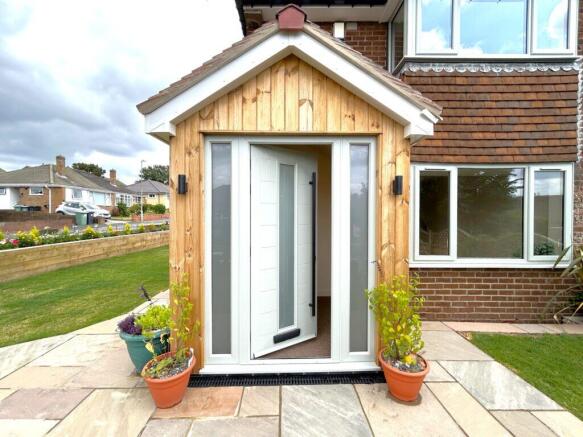 4 bed Semi-Detached for sale Image 2