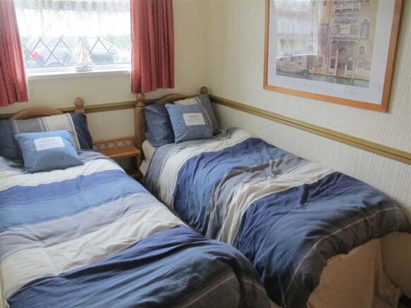 Bedroom (rear)