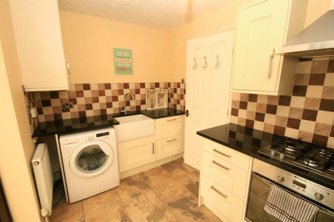 FITTED KITCHEN