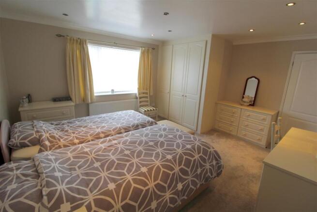 Bed 1.jpg