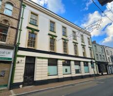 The Bank Flat, 108 109, High Street, Ilfracombe EX34 9ET