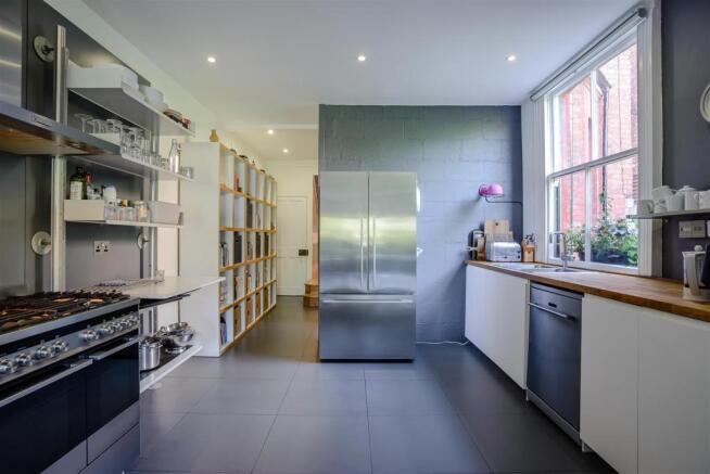 8390710-interior07.jpg