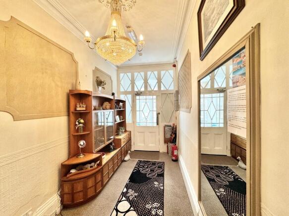 6 bed Apartment for sale Image 11