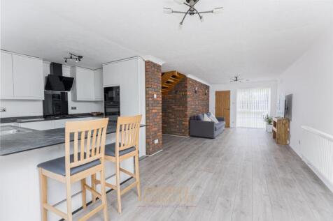 Cotswold Close, Crawley, RH11
