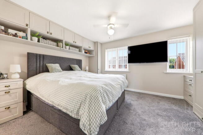 4 bed Detached for sale Image 12