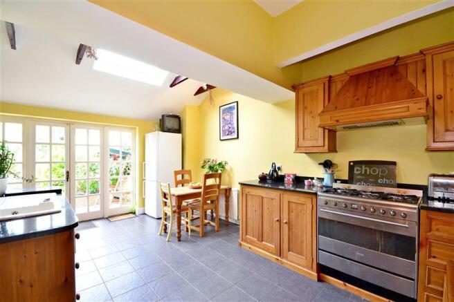 Kitchen/ Breakfast Area