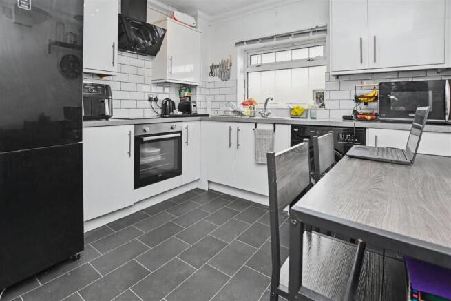St James Court Western Esplana, Canvey Island photo 4