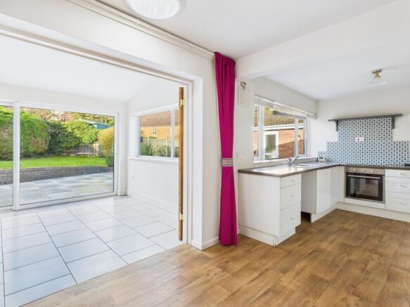 CAM04922G0-PR0106-STILL009