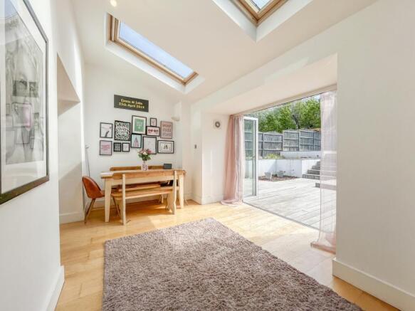OPEN PLAN FITTED KITCHEN AND DINING FAMILY ROOM