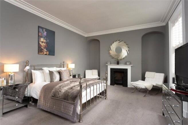 5 bed Terraced for sale Image 7
