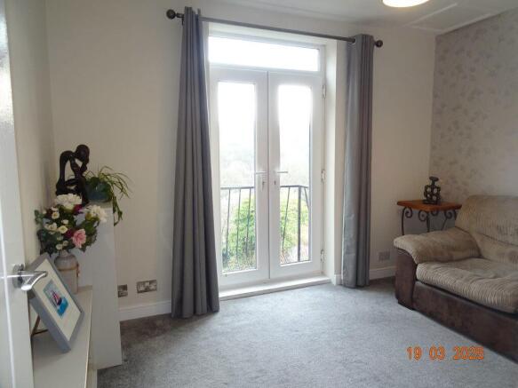 3 bed Terraced to rent Image 10