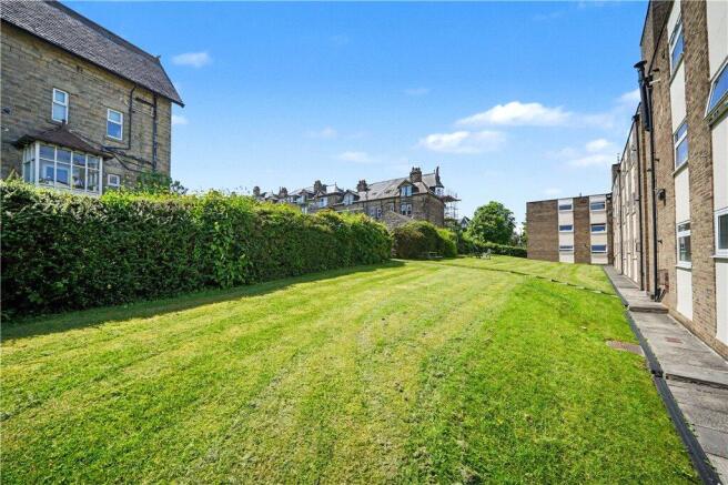2 bed Apartment for sale Image 12
