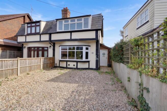 4-bed semi-detached on No chain - Larup Avenue, Canvey Island, £325,000