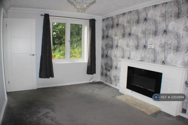 Lounge With Pebble Effect Fire