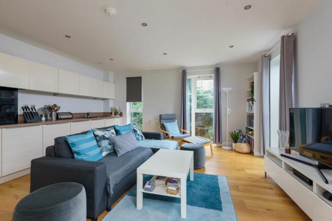 2 bed Flat for sale Image 6