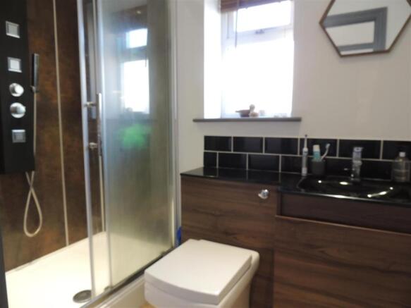 En-Suite Shower Room: