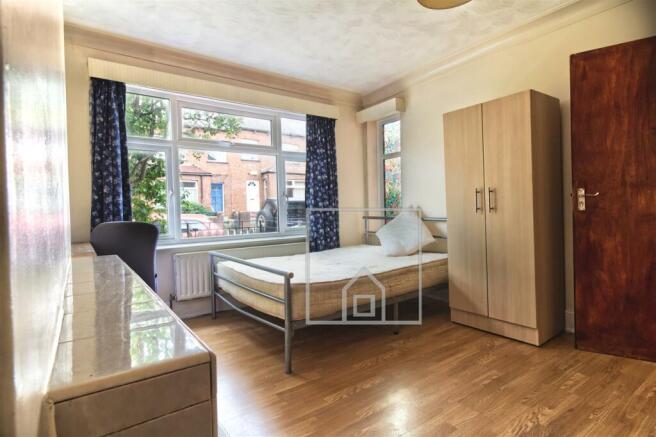 5 bed House to rent Image 7