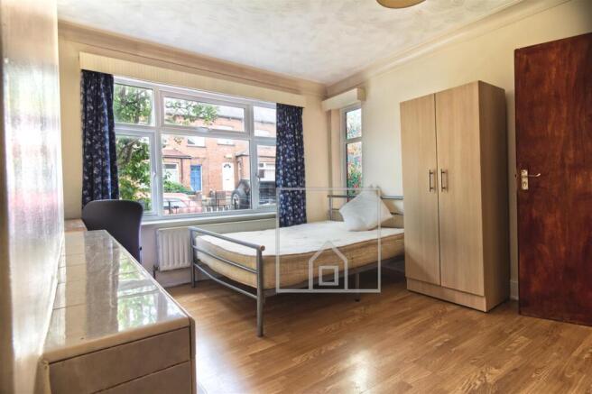 5 bed House to rent Image 7