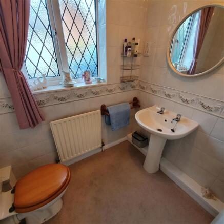 EN SUITE SHOWER/W.C