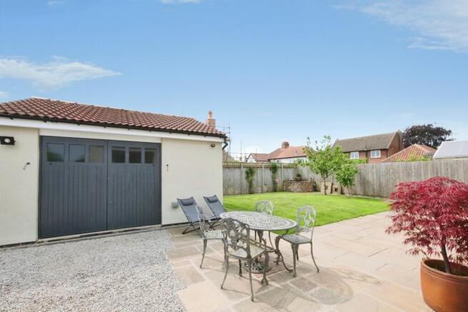 5 bed Detached Bungalow for sale Image 11