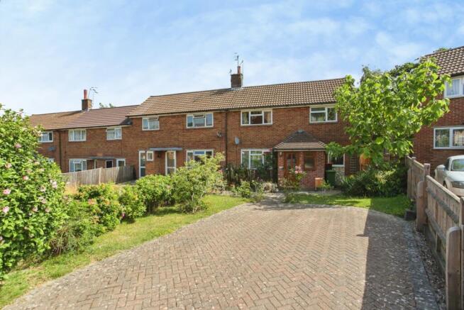 2-bed terraced on Coneyburrow Road, Tunbridge Wells, TN2, £300,000