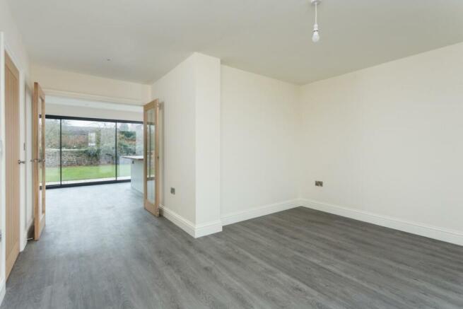 3 bed Semi-Detached to rent Image 5