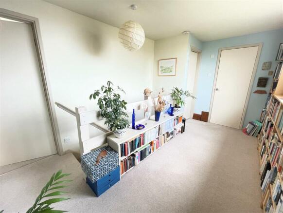 FIRST FLOOR LANDING